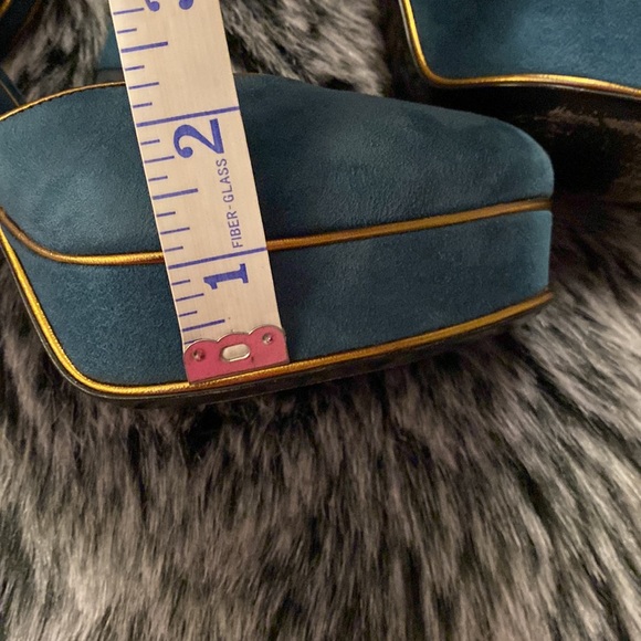 Gucci Teal/Gold suede heels 8 - Picture 4 of 9